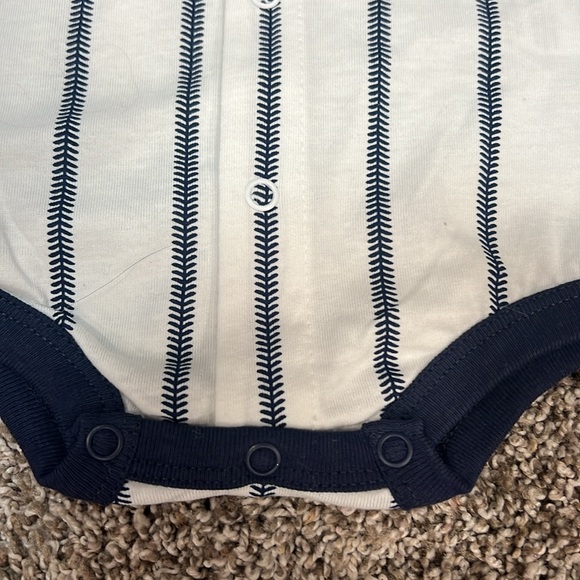 Gift Ready NWT 🔥⚾️🐅 Detroit Tigers Pinstripe Onesie - Picture 2 of 4